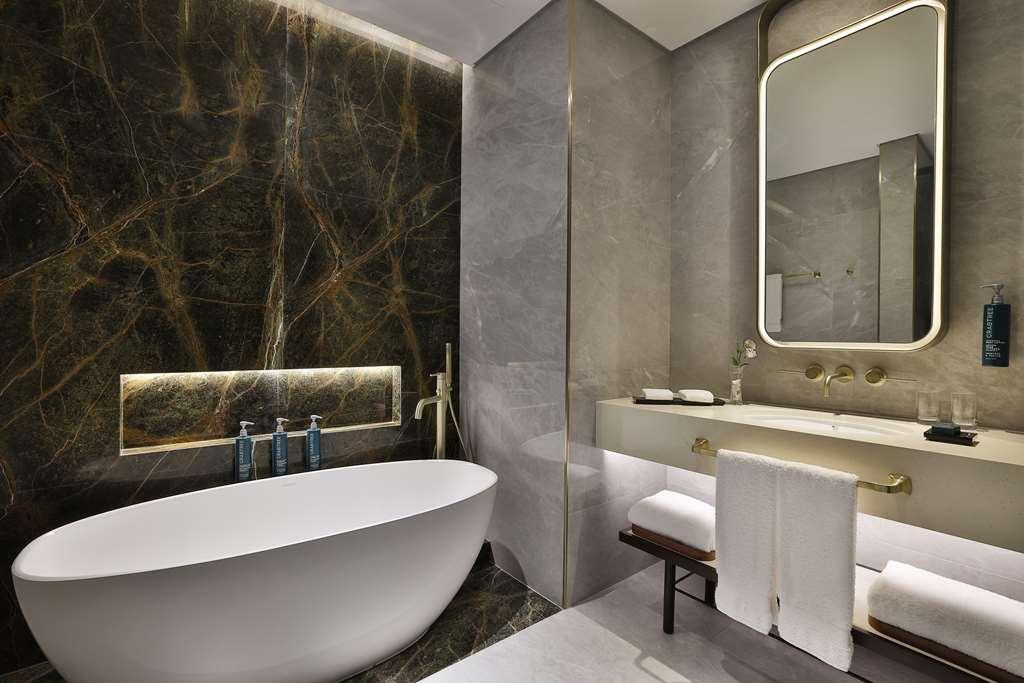 Embassy Suites By Hilton Dubai Business Bay Szoba fotó