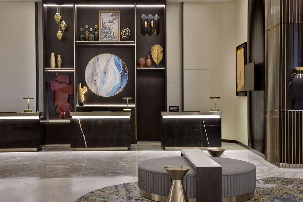 Embassy Suites By Hilton Dubai Business Bay Beltér fotó